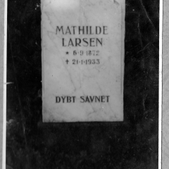 gravsten-matilde-larsen