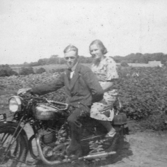lise-bernhard-på-motorcykel
